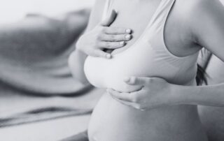 Is it better to have breast implants before or after pregnancy?